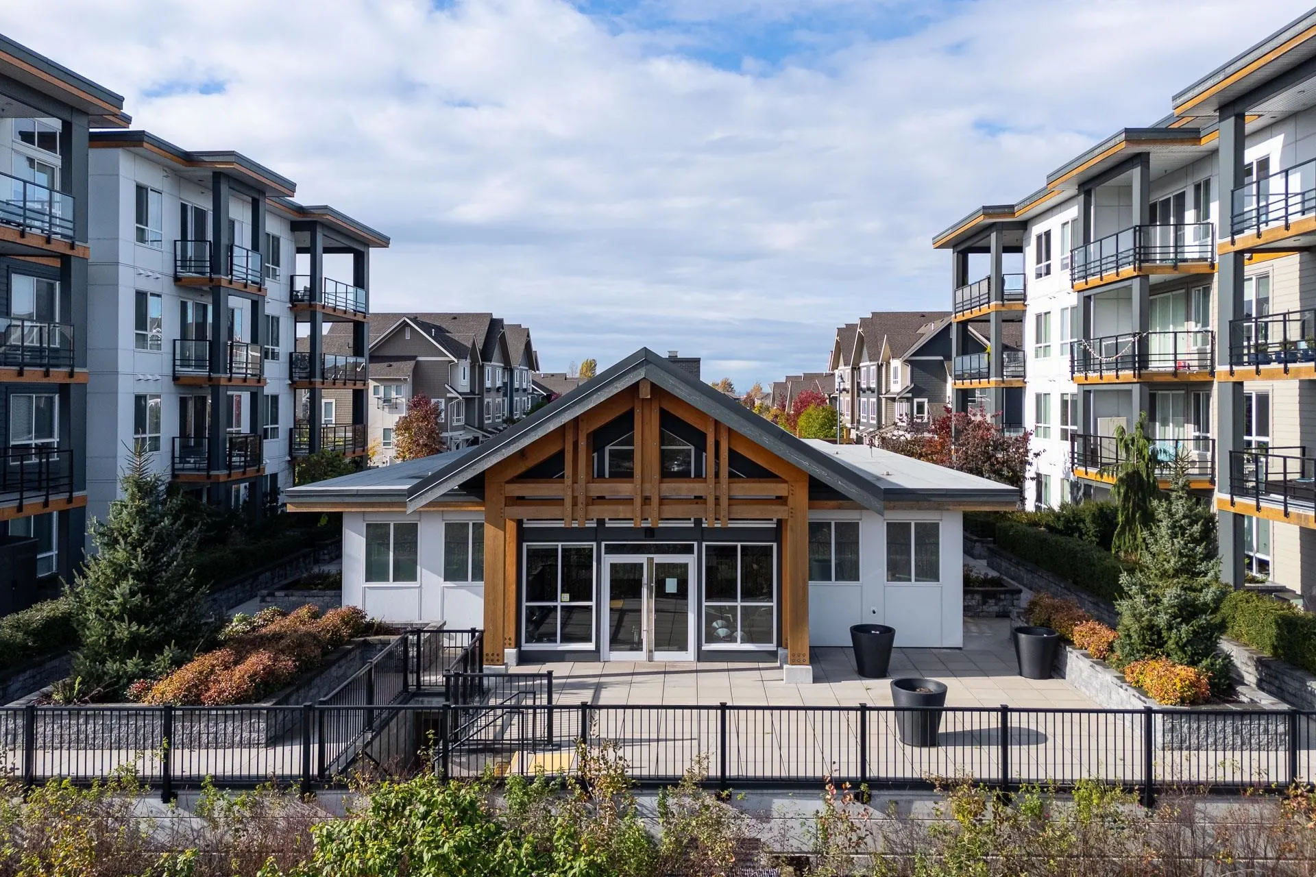 222 1792 Starling Drive