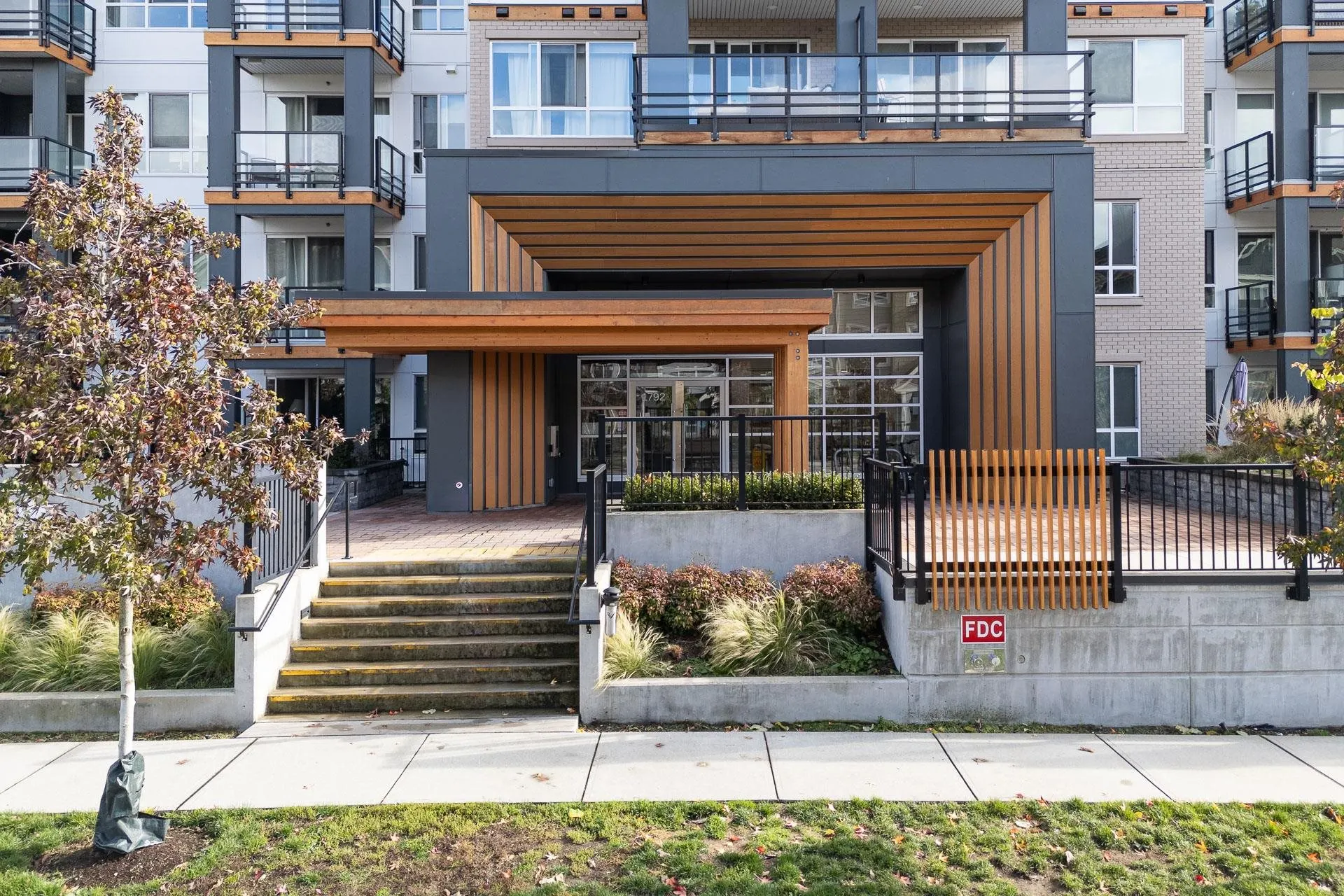 222 1792 Starling Drive