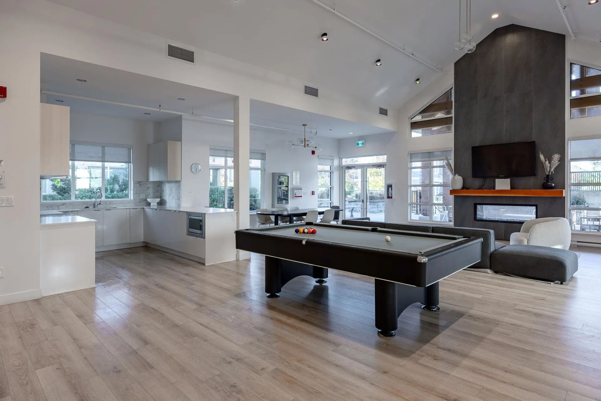 222 1792 Starling Drive