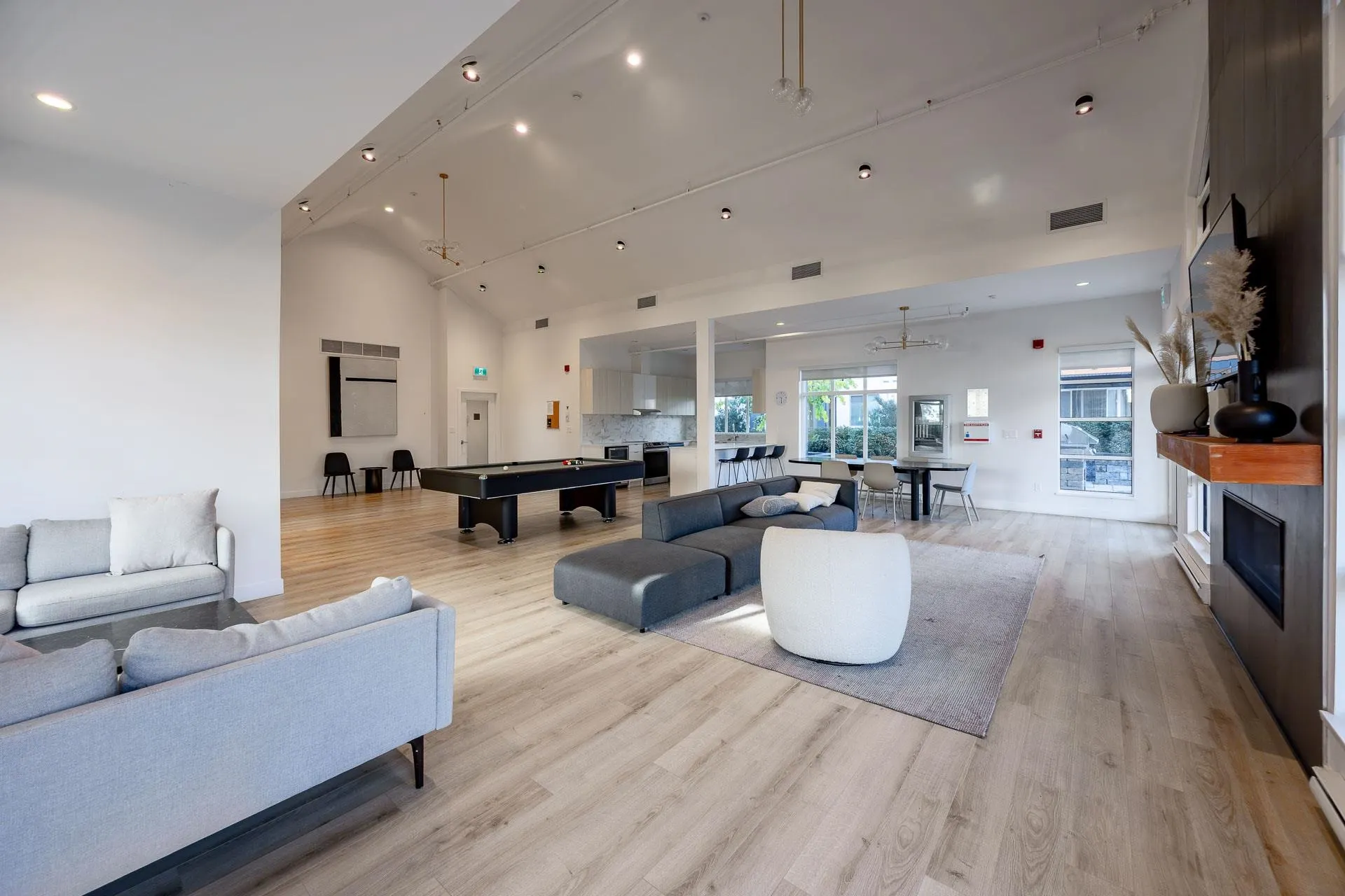 222 1792 Starling Drive