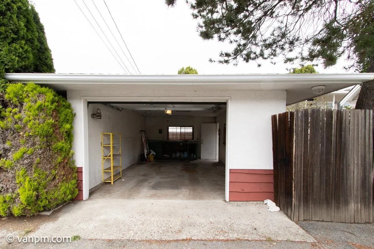32XX William Street