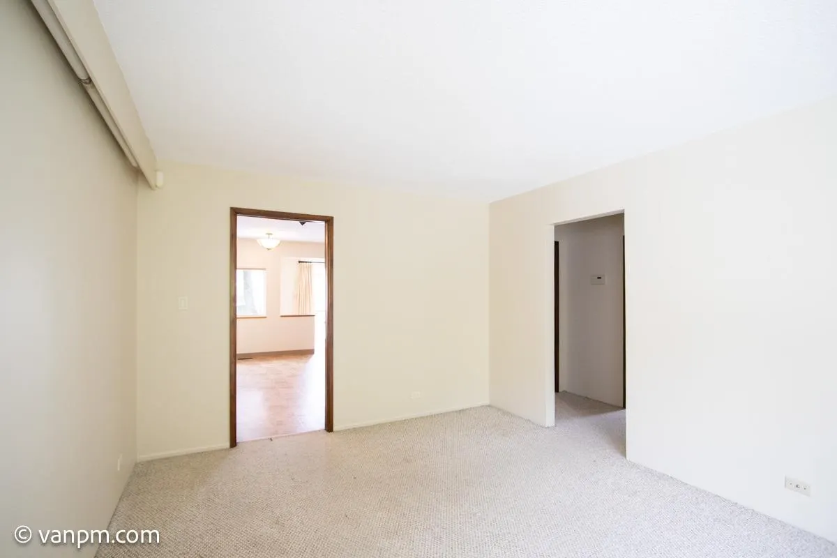 32XX William Street