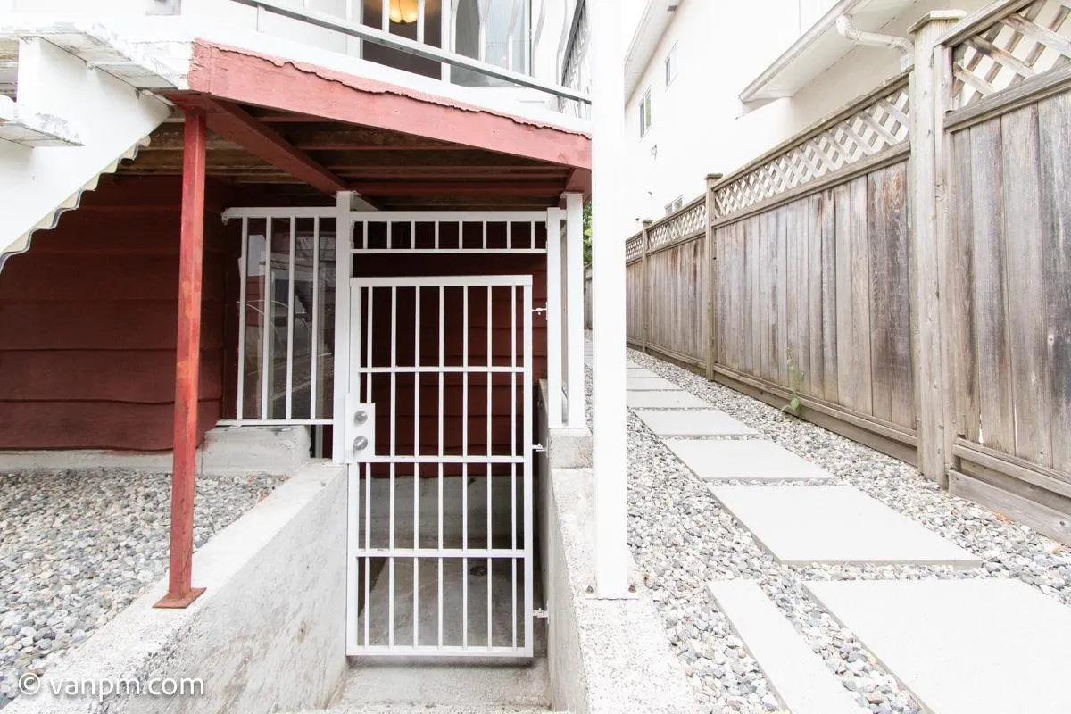 32XX William Street
