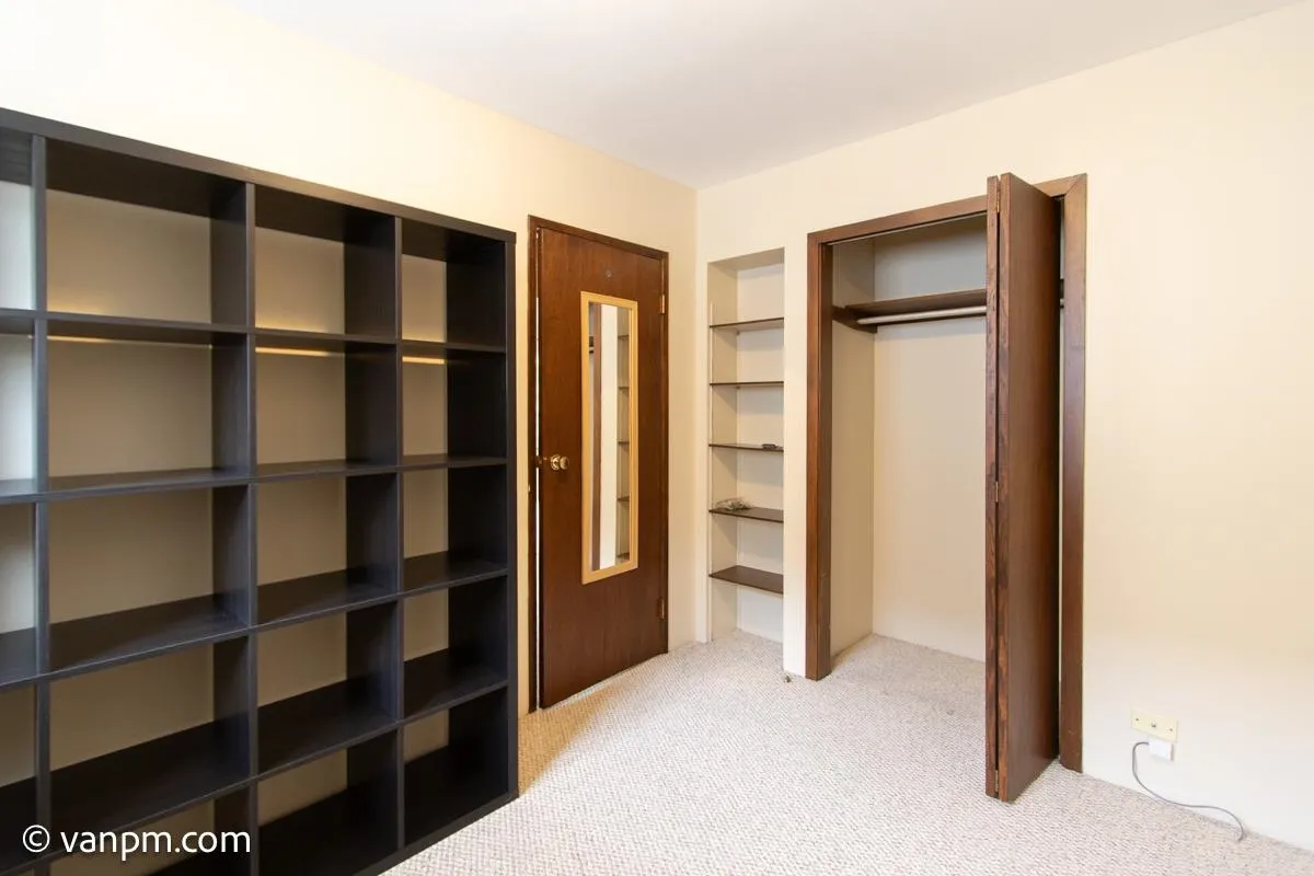 32XX William Street