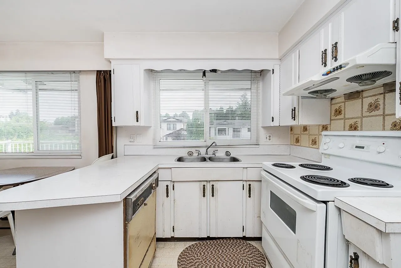 8391 Rideau Drive