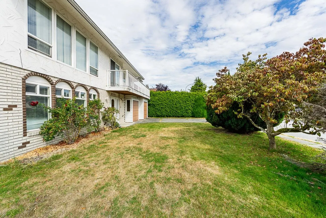 8391 Rideau Drive