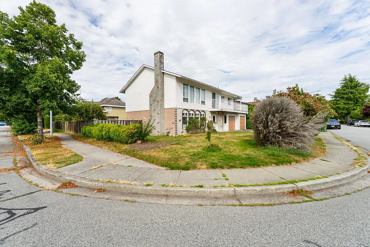 8391 Rideau Drive