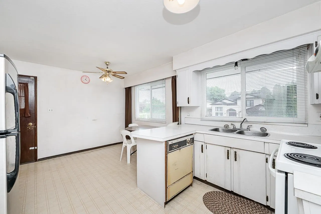 8391 Rideau Drive