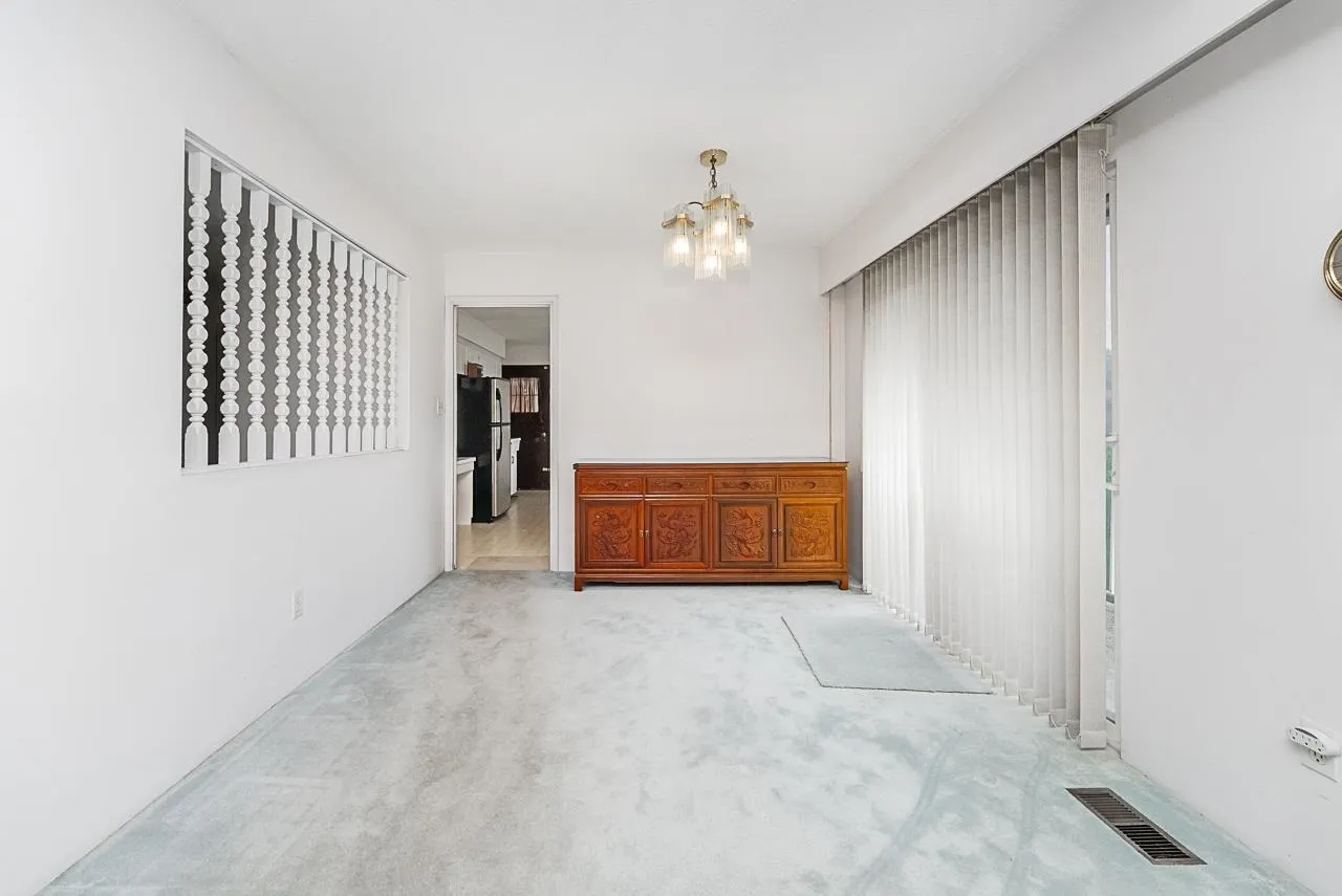 8391 Rideau Drive