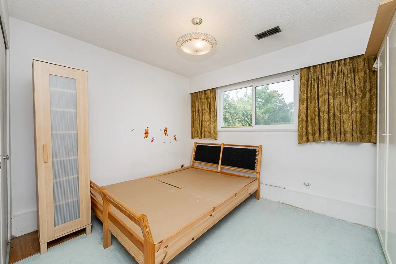 8391 Rideau Drive