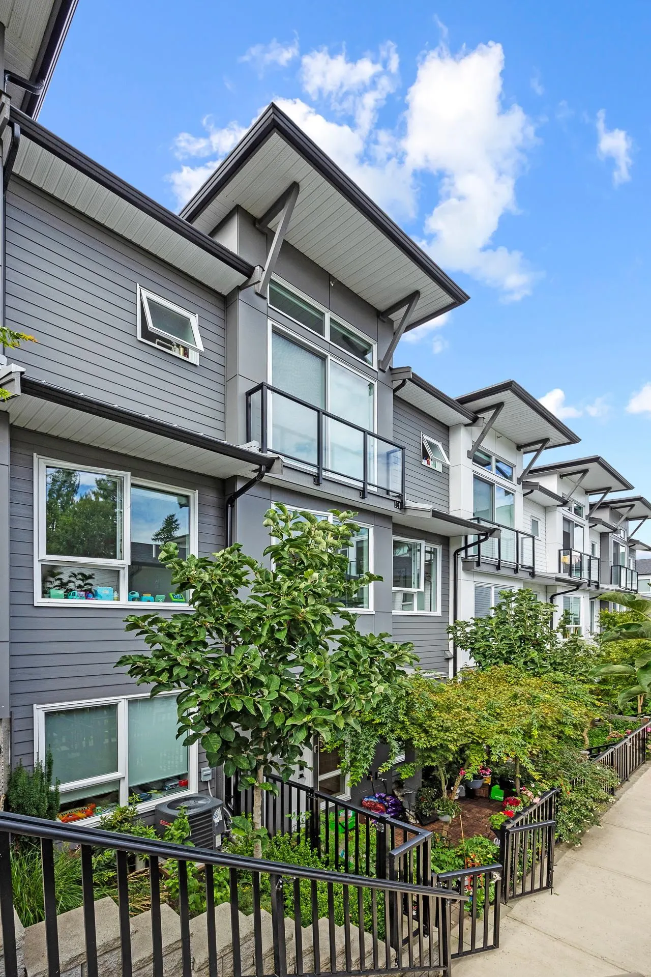 21 15030 28 Avenue