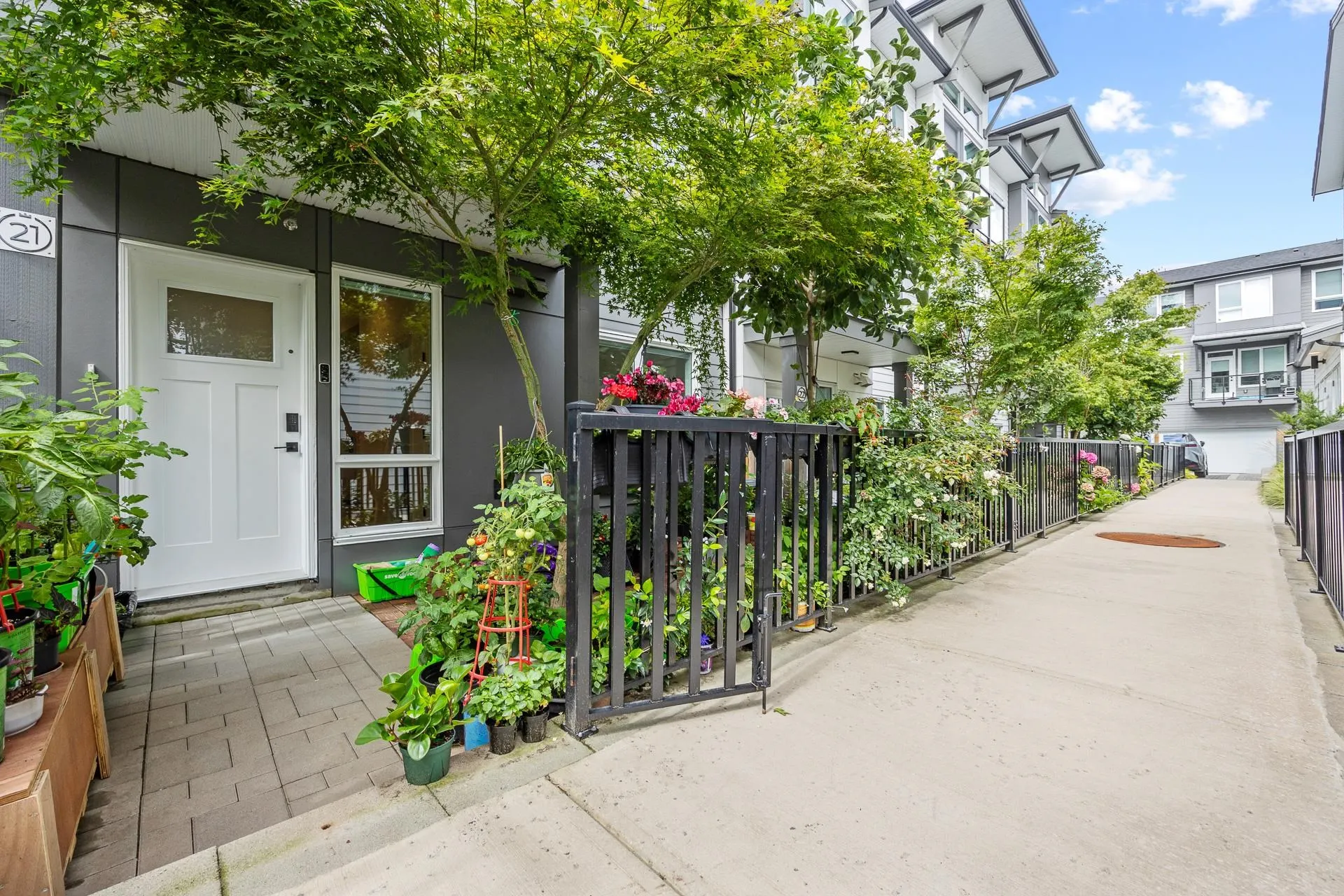 21 15030 28 Avenue