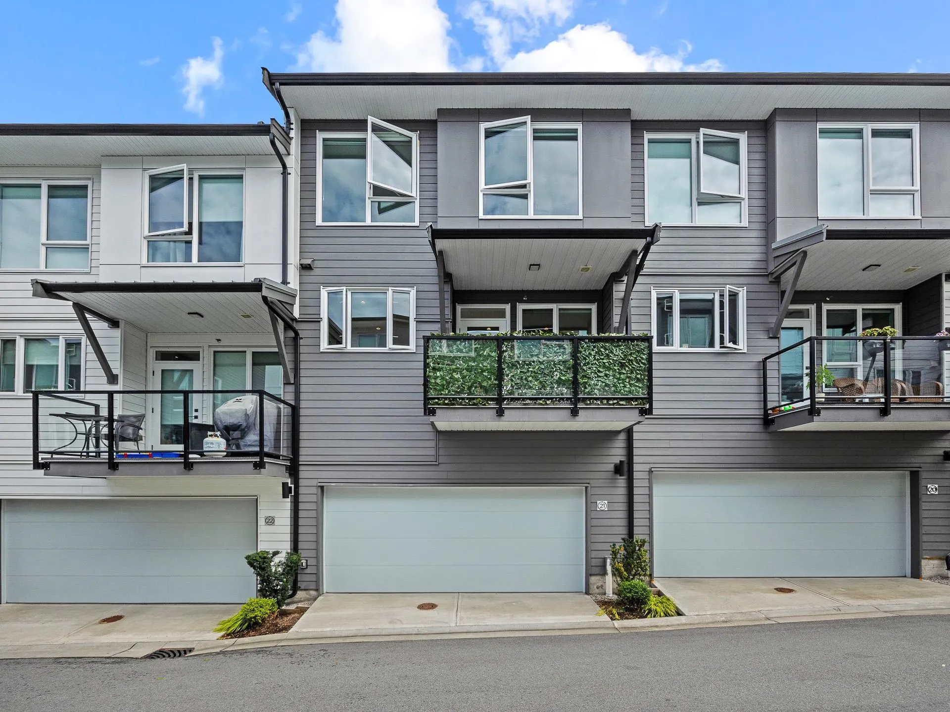 21 15030 28 Avenue