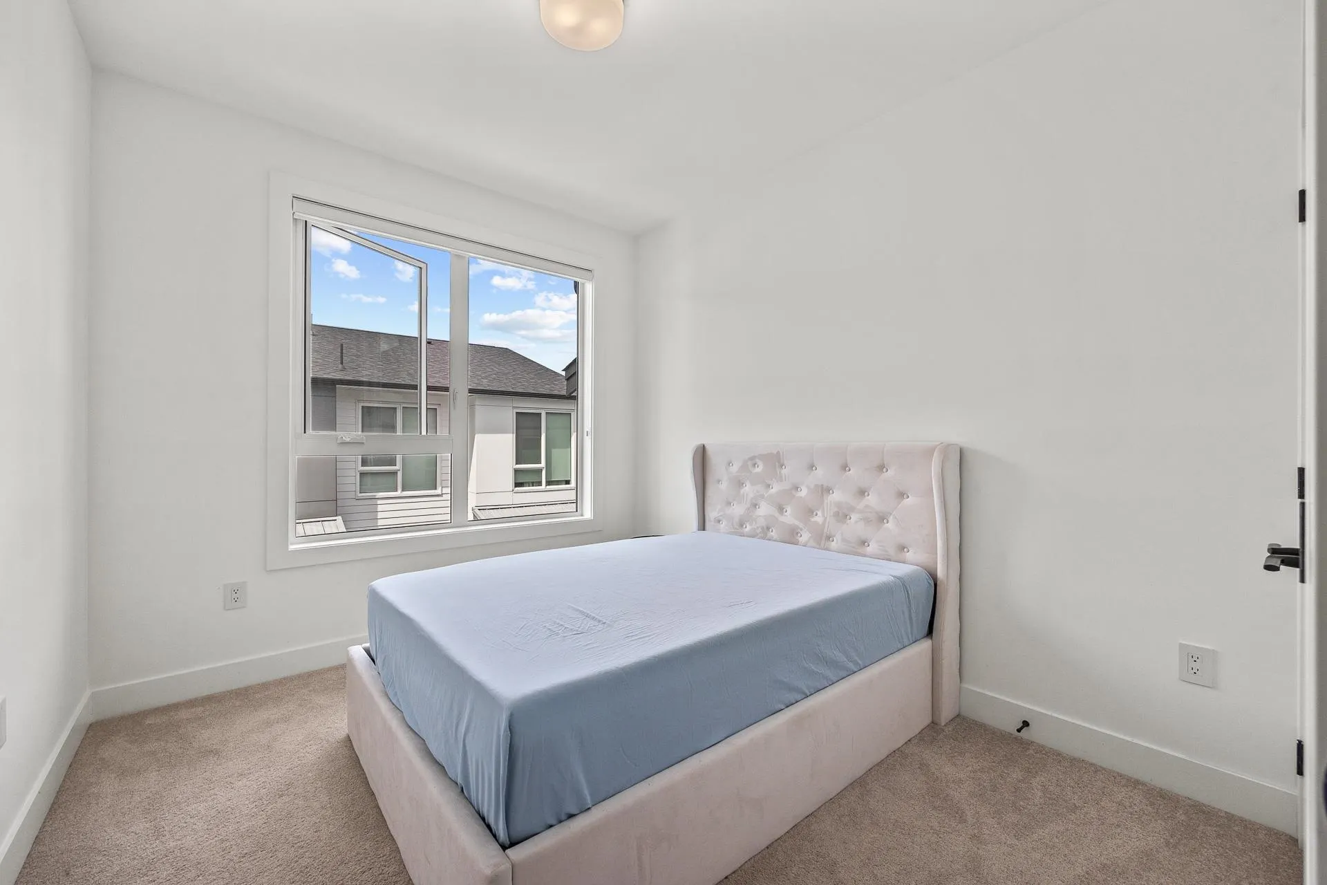 21 15030 28 Avenue