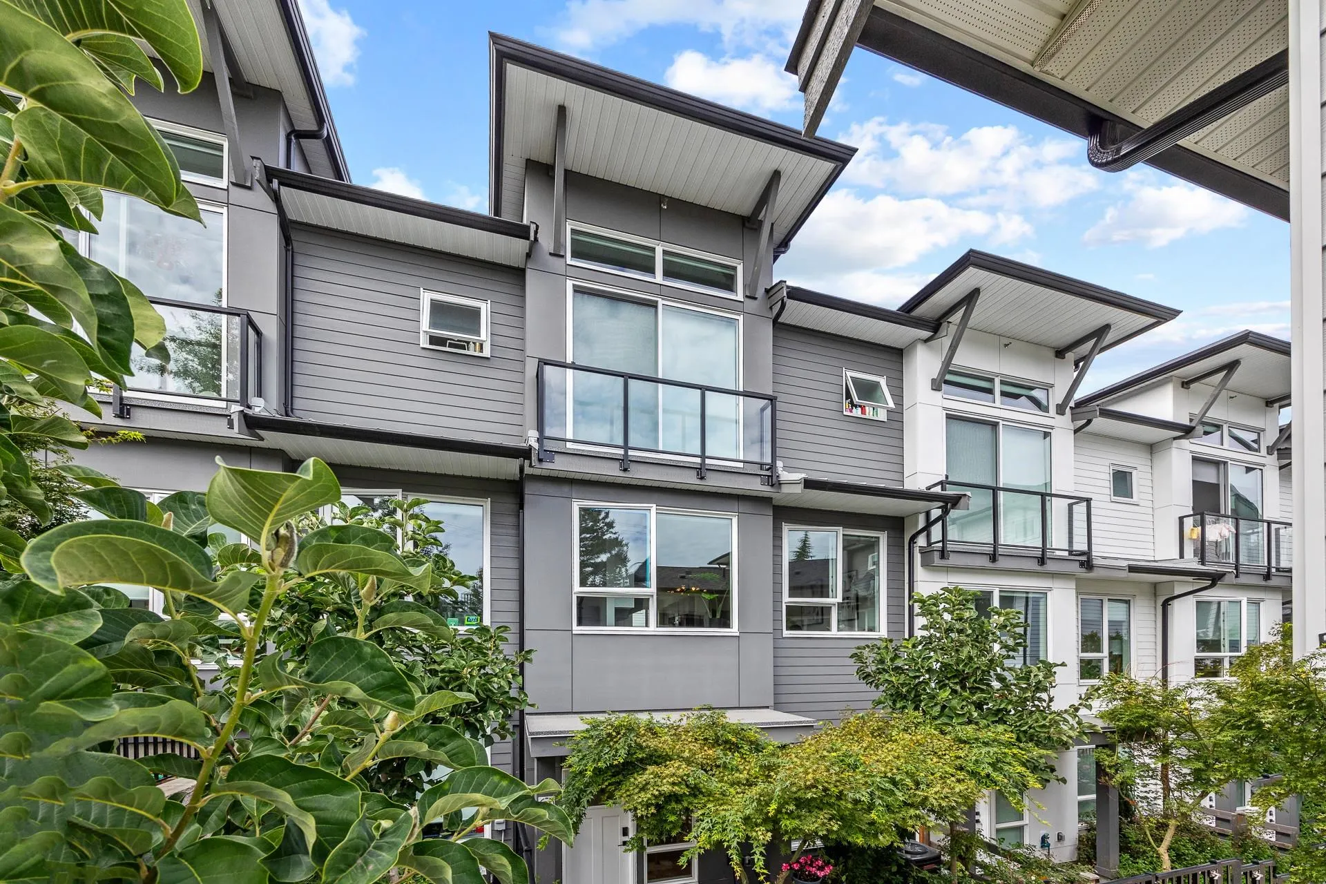 21 15030 28 Avenue