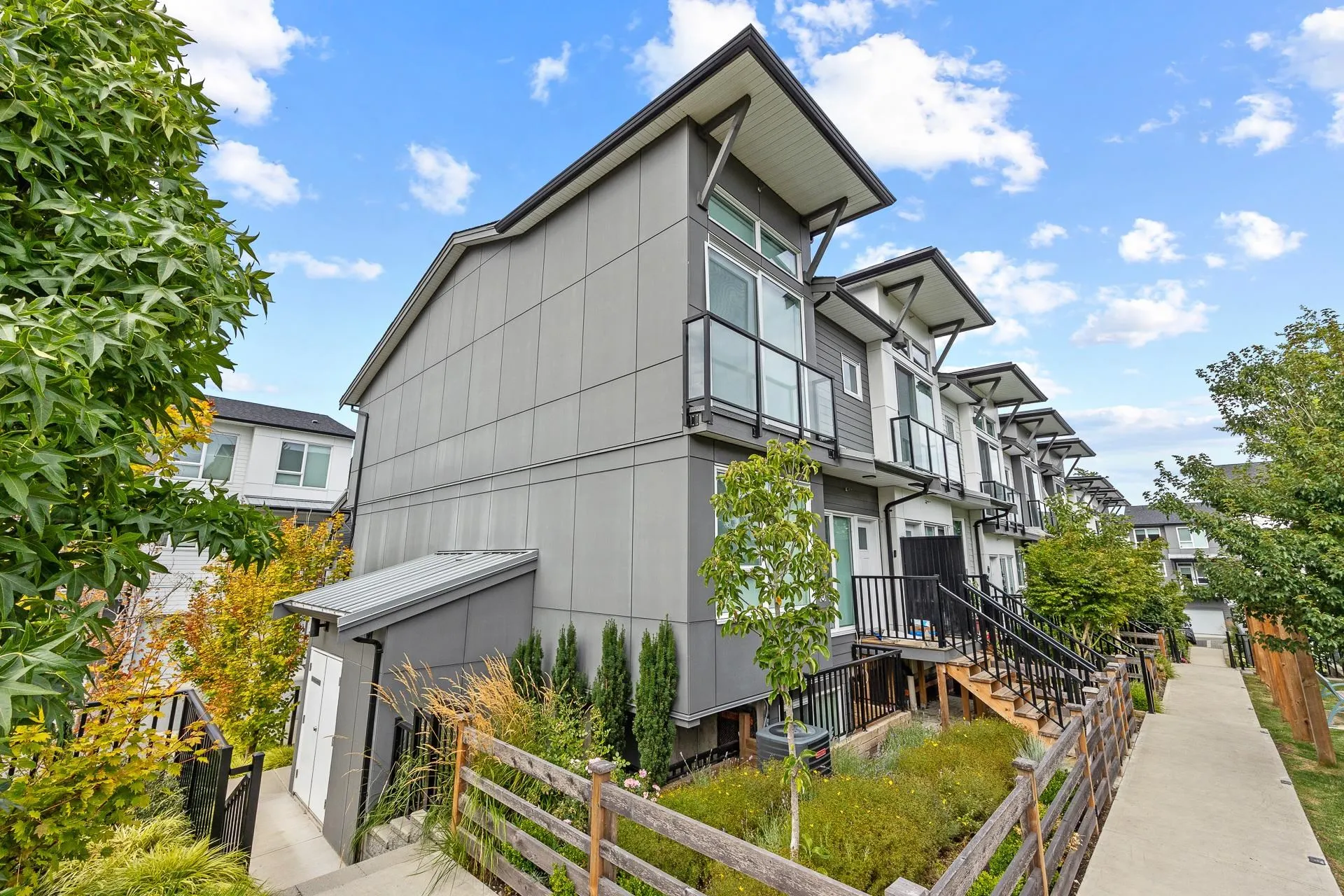 21 15030 28 Avenue