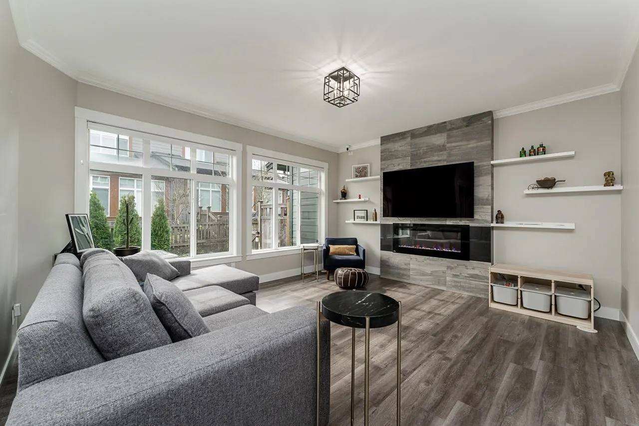 97 17033 Fraser Highway