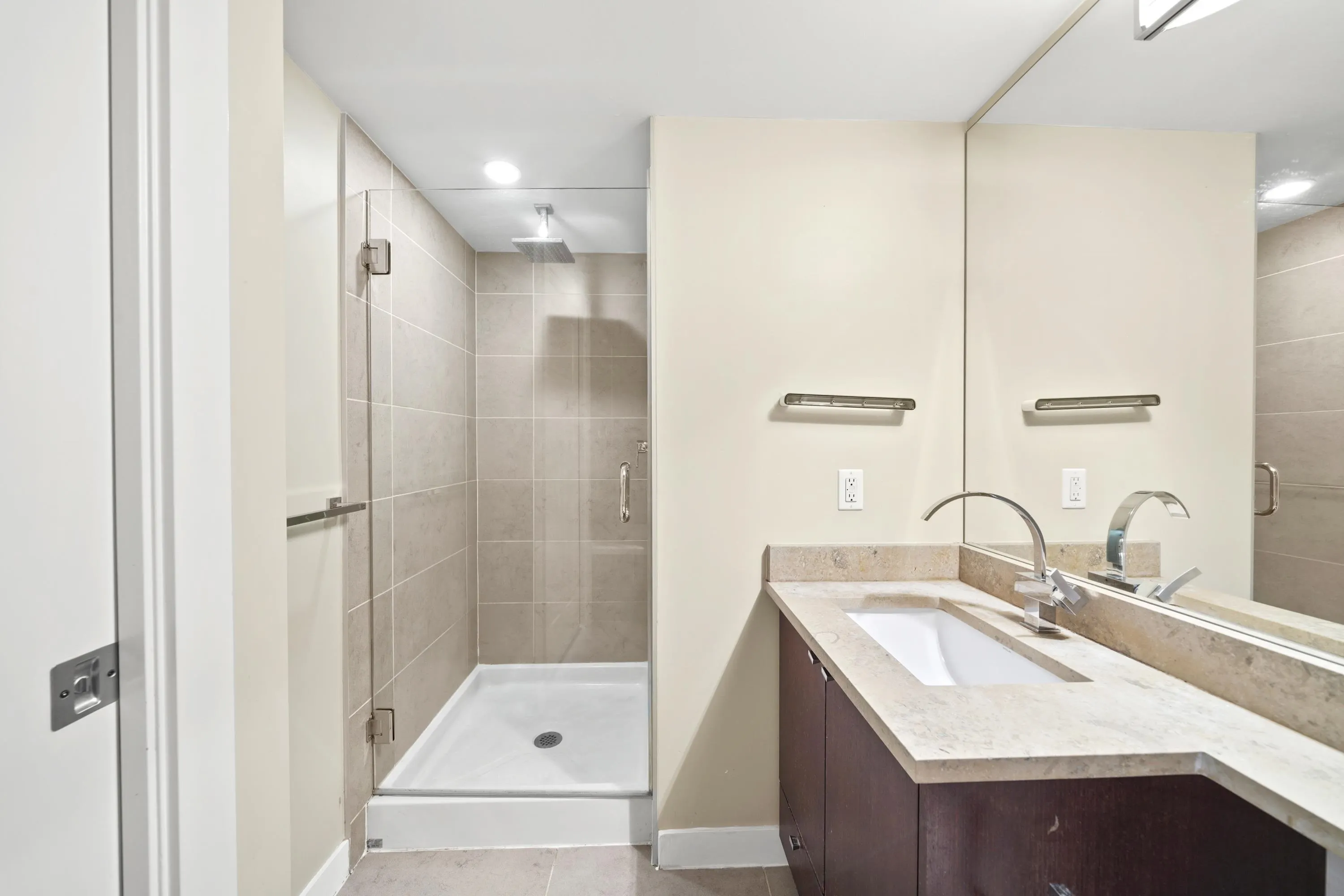 3006 2978 Glen Drive