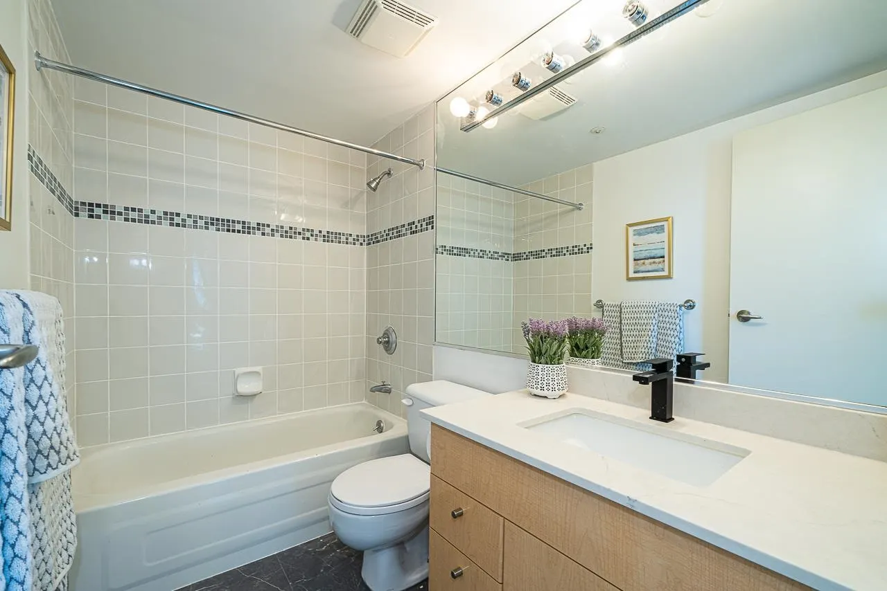 1206 1009 Expo Boulevard