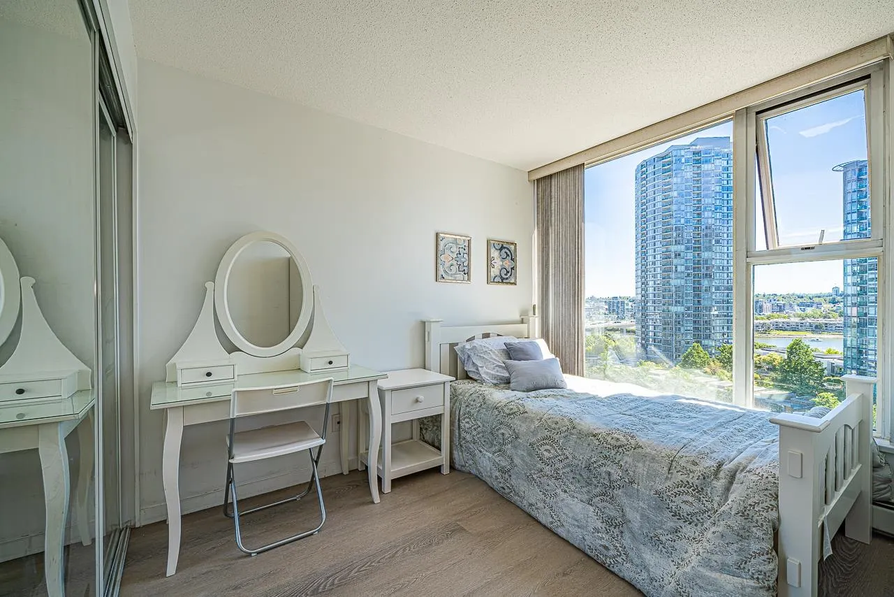 1206 1009 Expo Boulevard