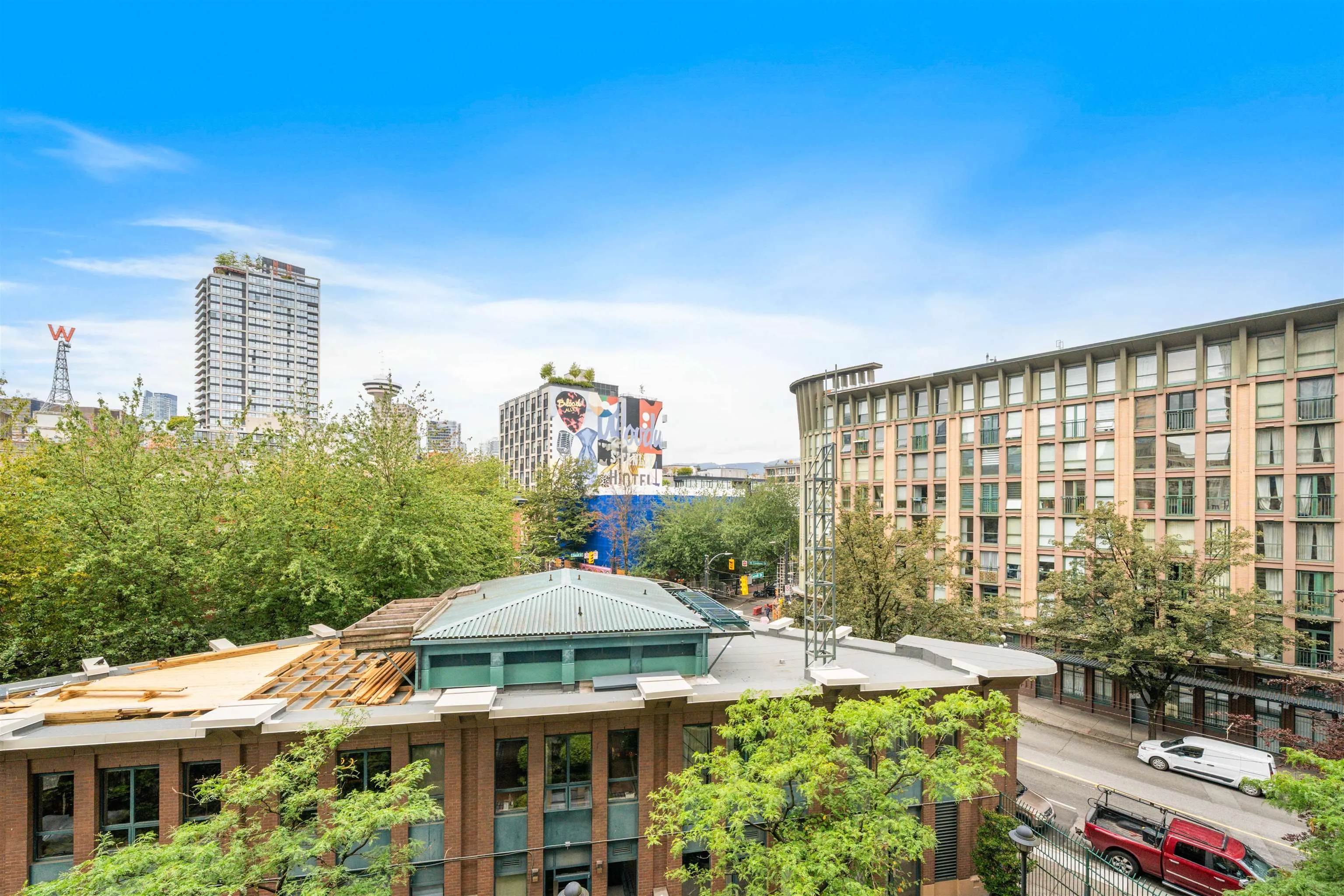 404 22 E Cordova Street