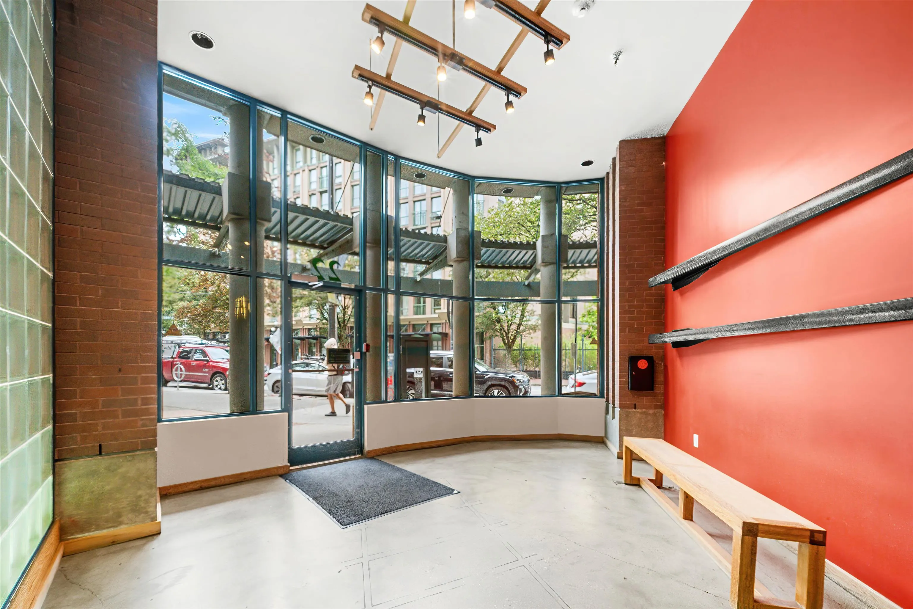 404 22 E Cordova Street