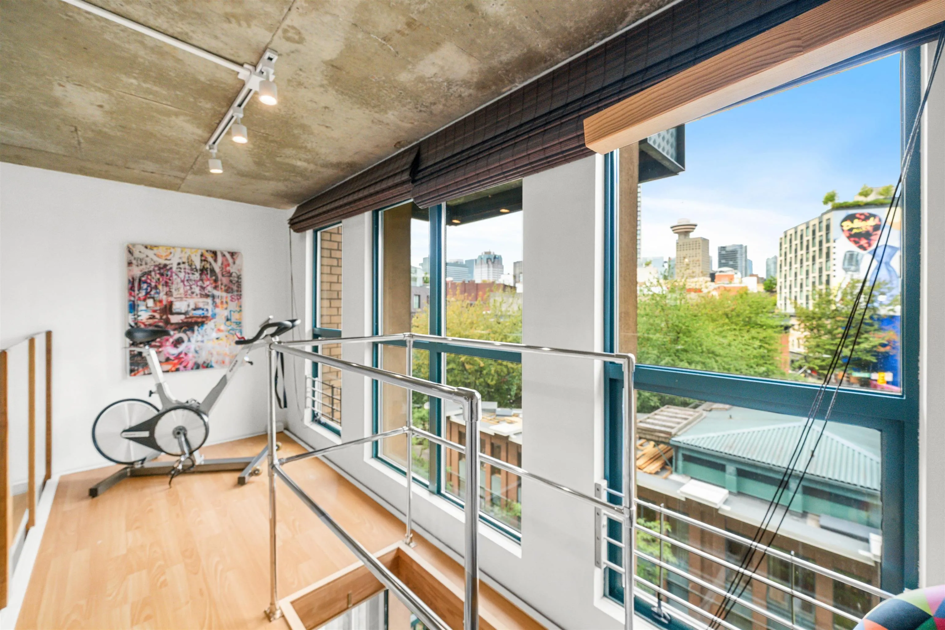 404 22 E Cordova Street