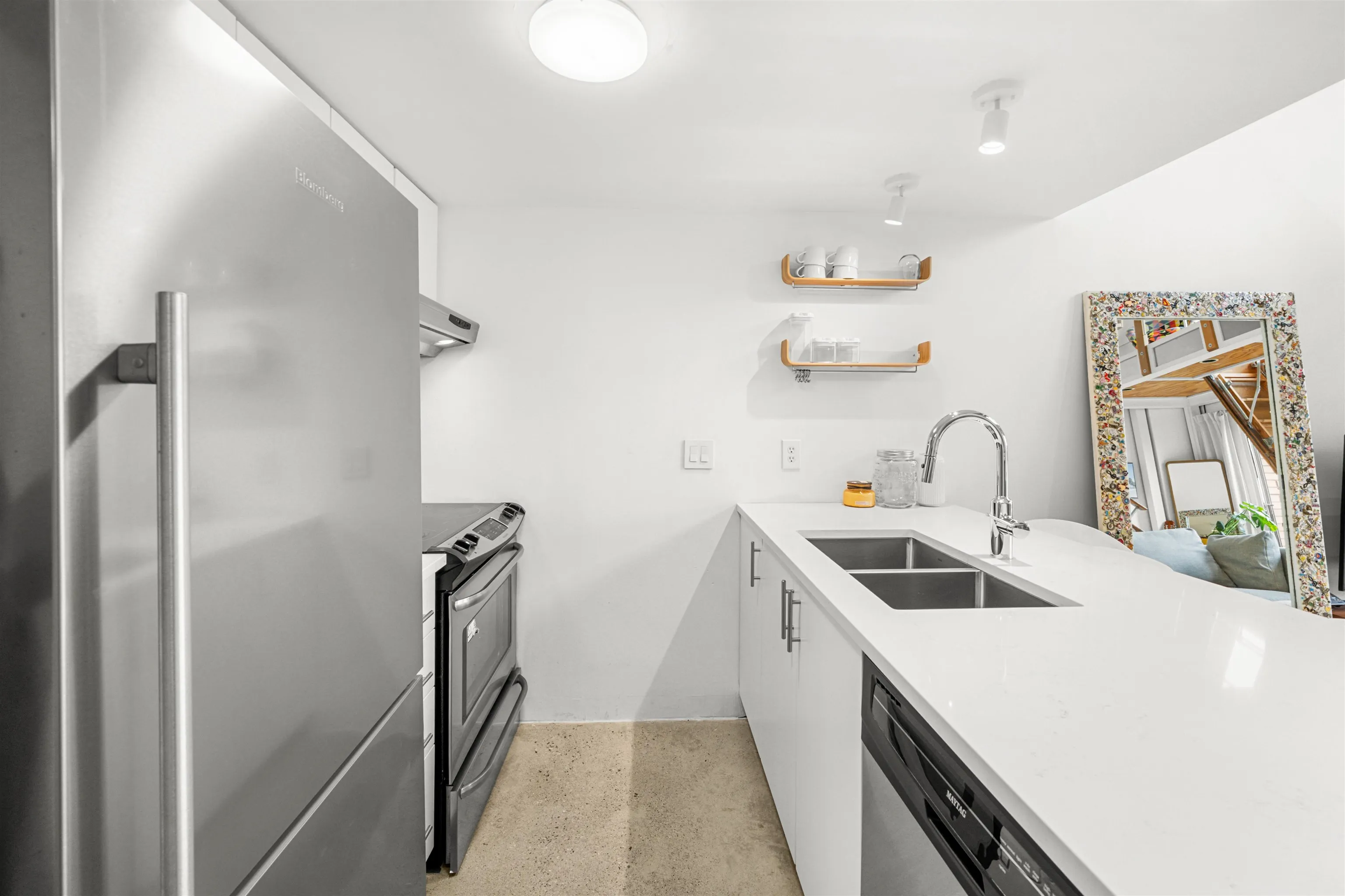 404 22 E Cordova Street
