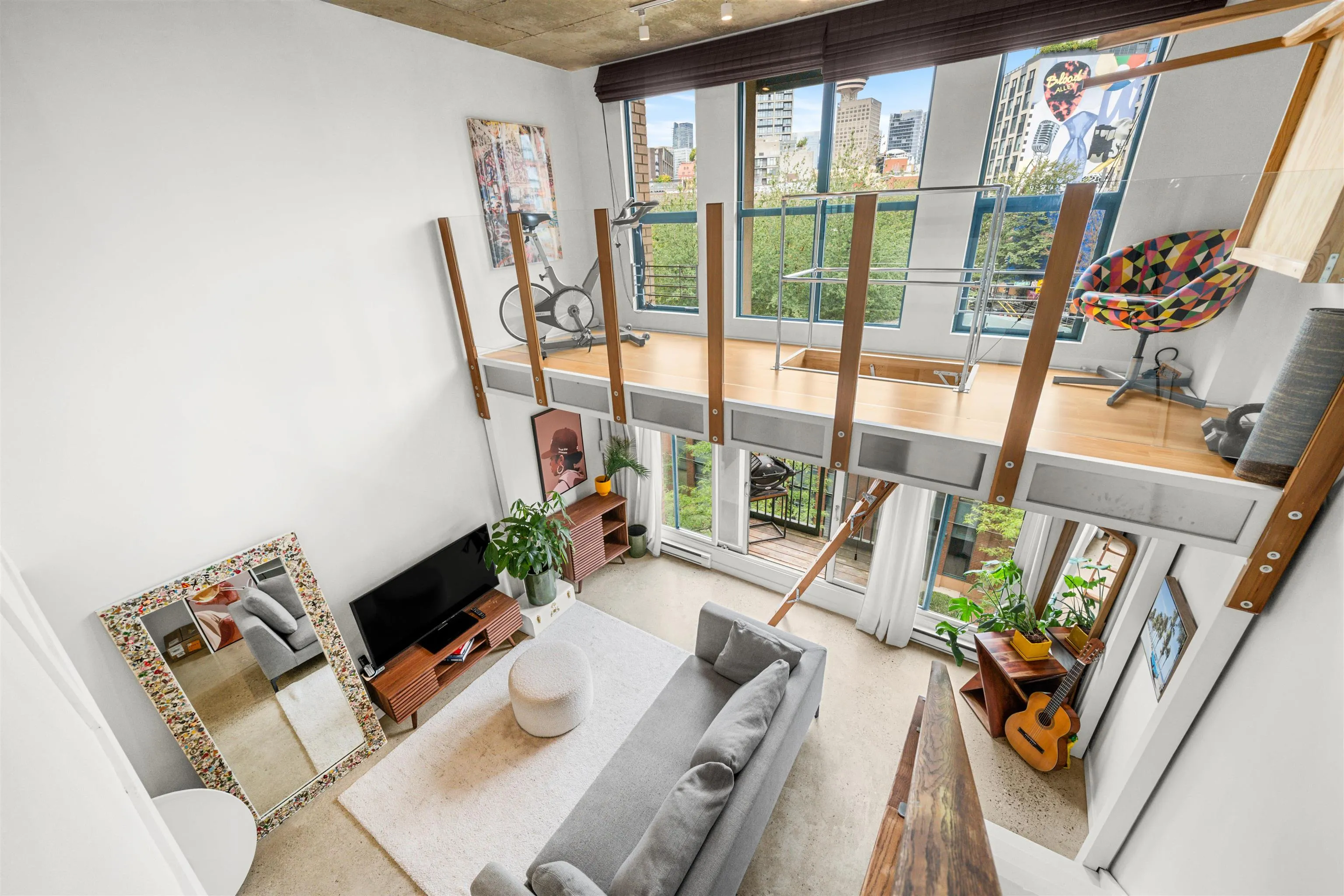 404 22 E Cordova Street