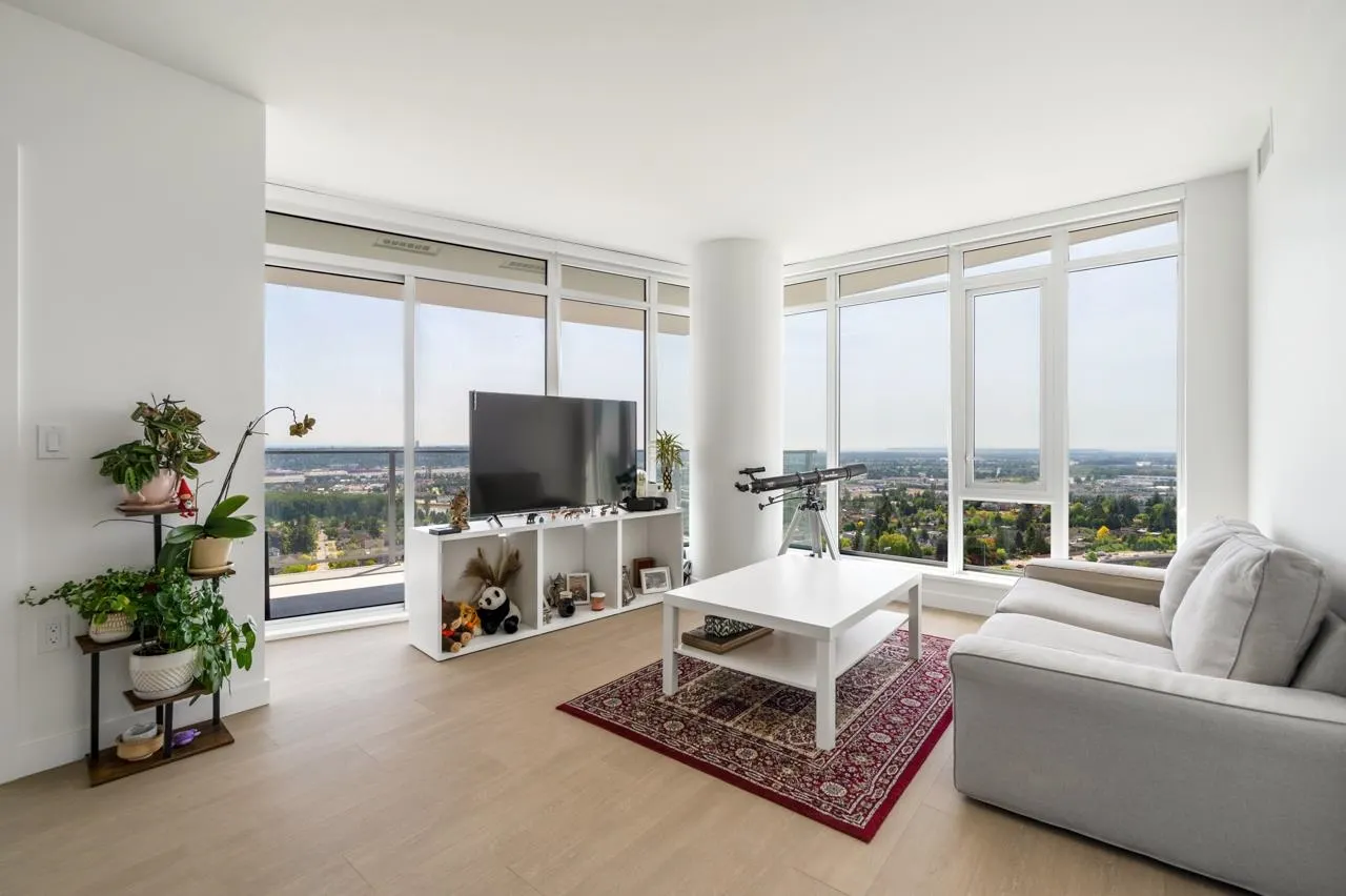 2307 7683 Park Crescent