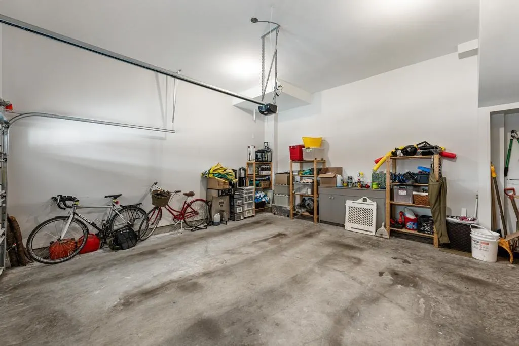 16 24086 104 Avenue