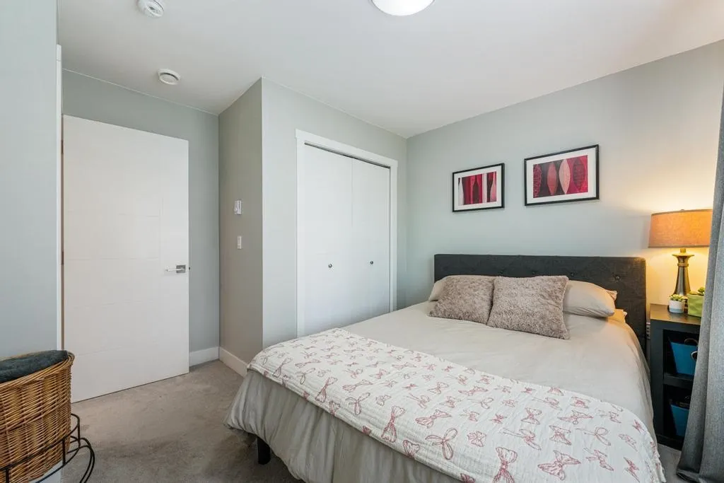 16 24086 104 Avenue