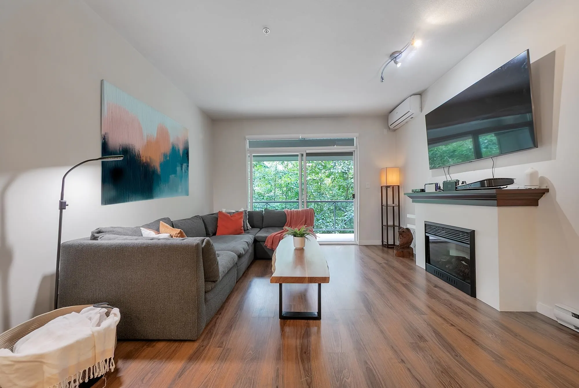 311 33318 E Bourquin Crescent