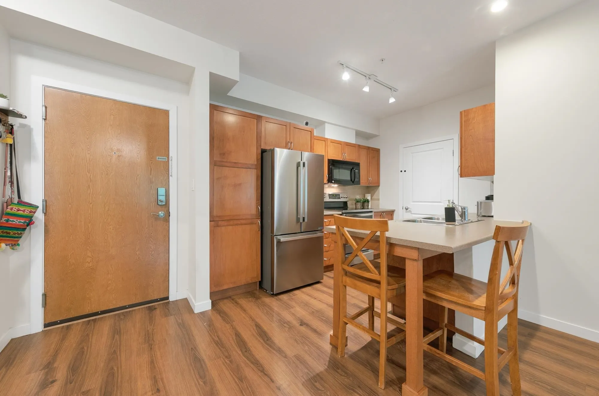 311 33318 E Bourquin Crescent