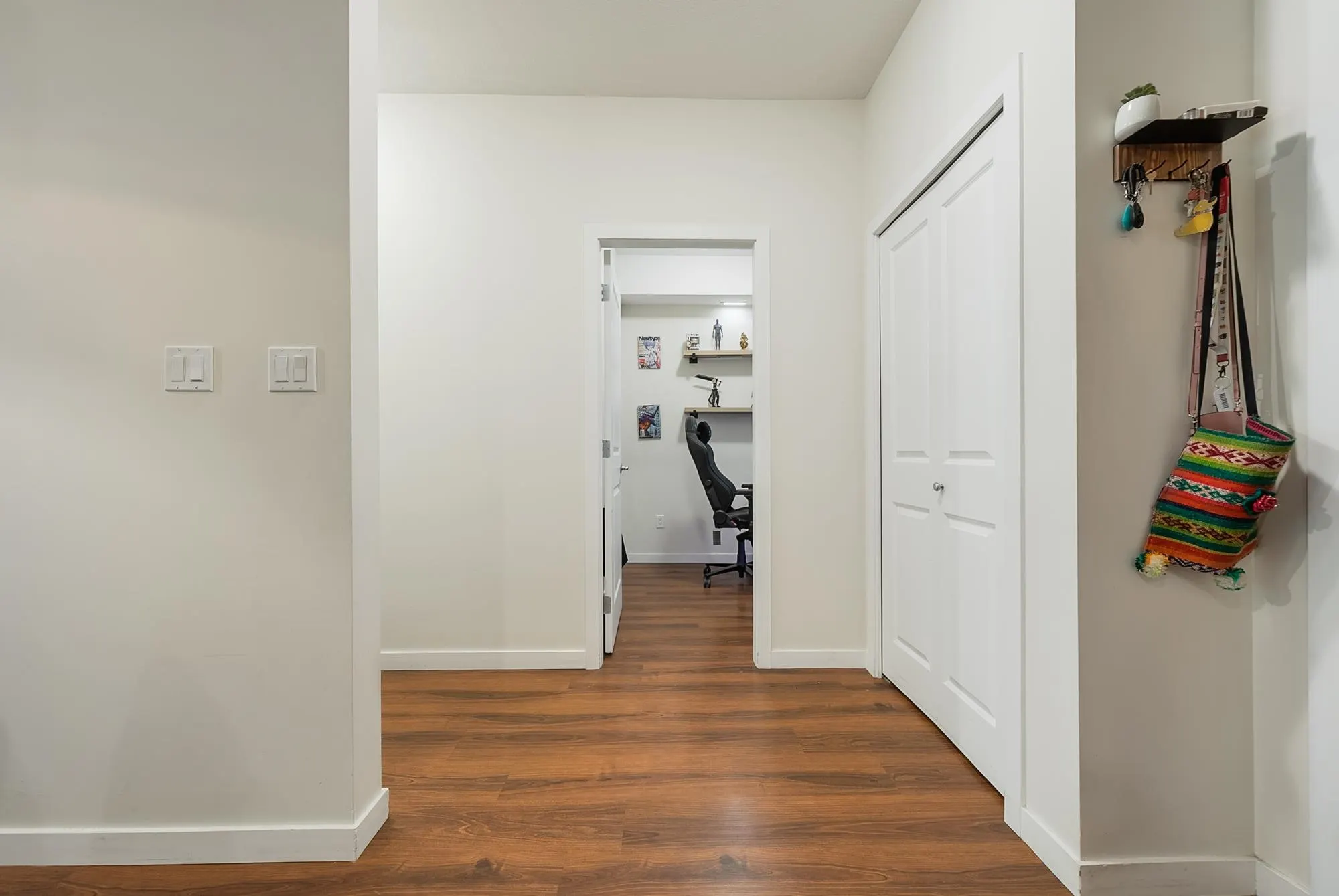 311 33318 E Bourquin Crescent