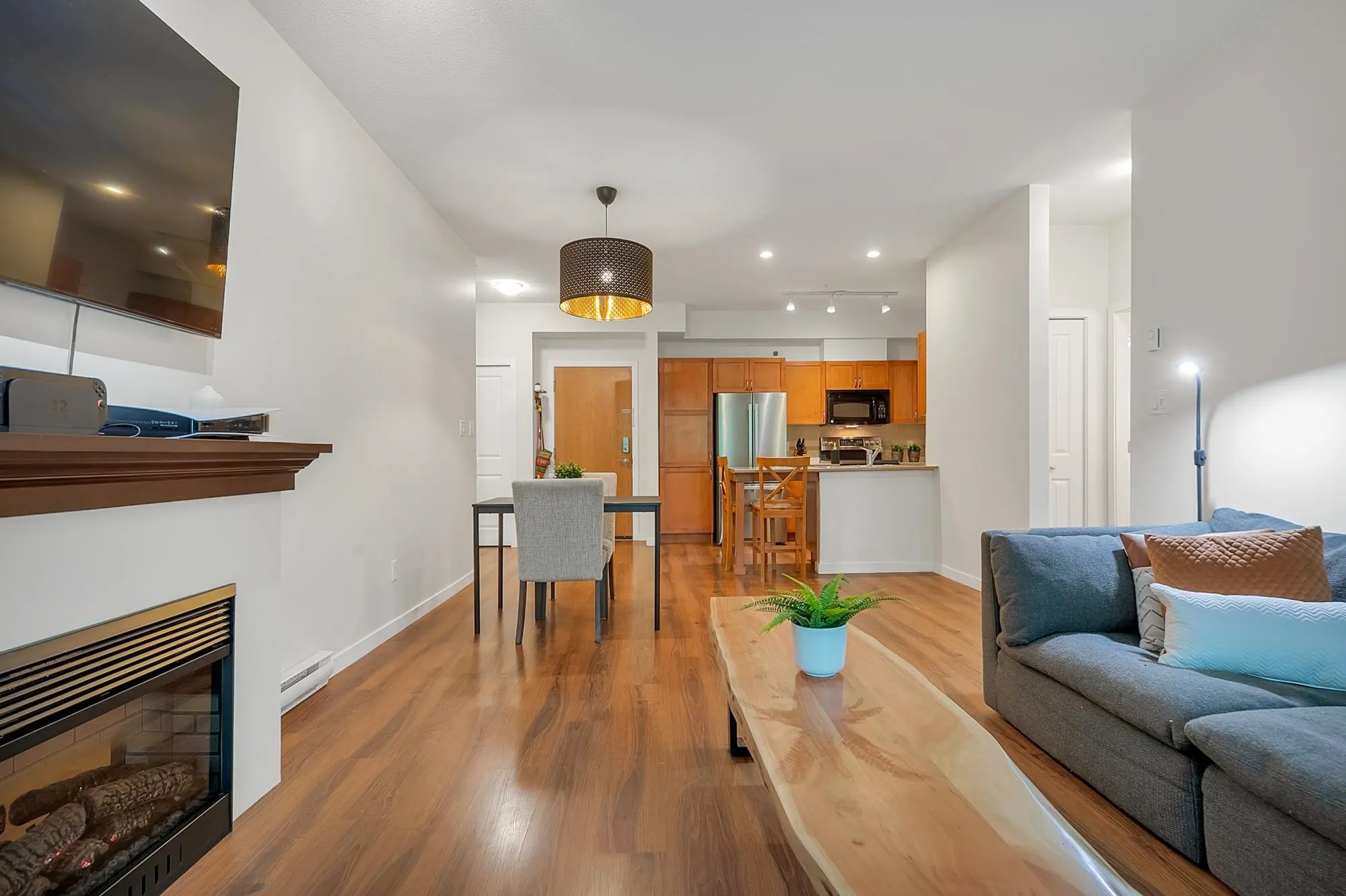 311 33318 E Bourquin Crescent