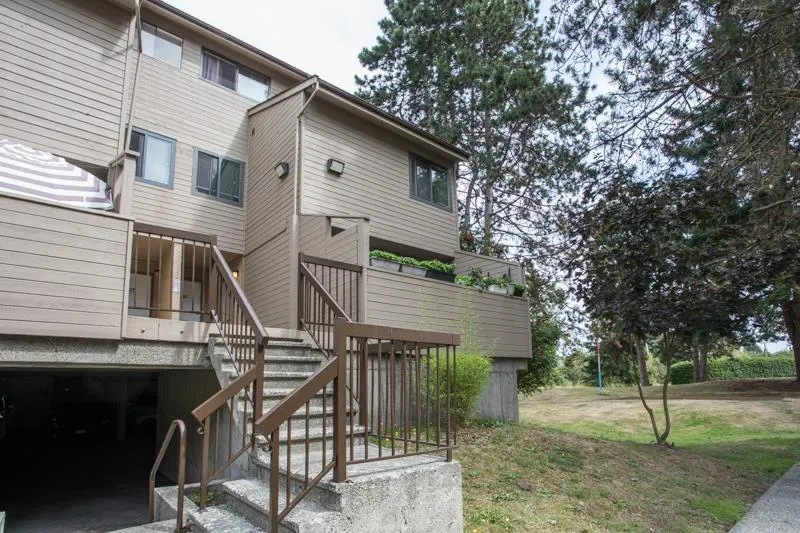 201 8040 Colonial Drive