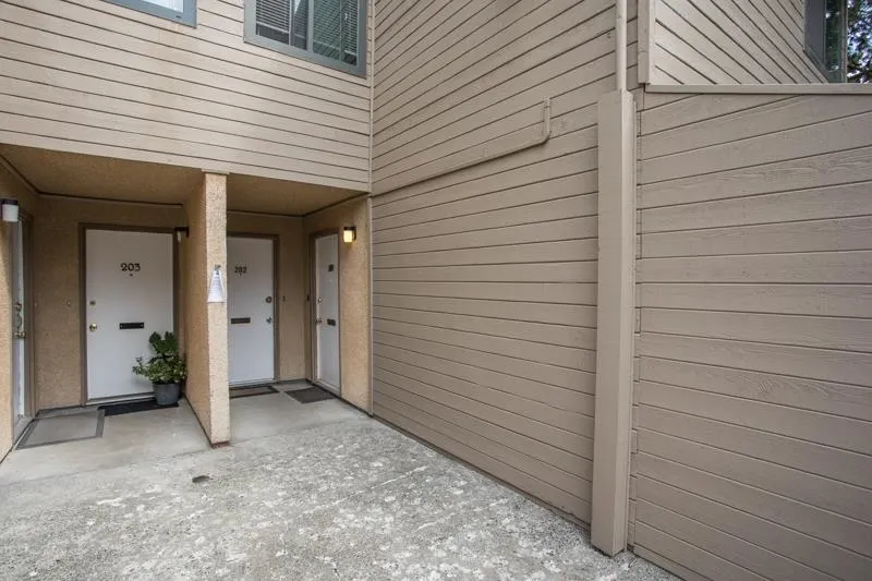 201 8040 Colonial Drive