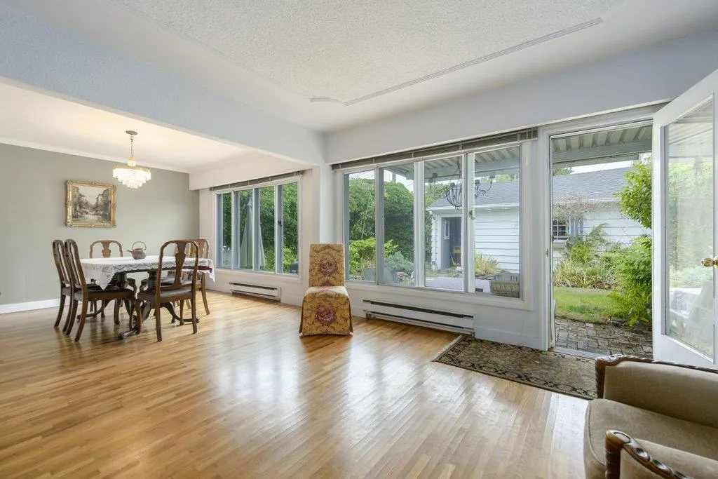 125 E 48th Avenue
