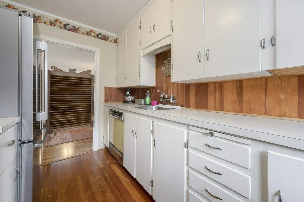 125 E 48th Avenue