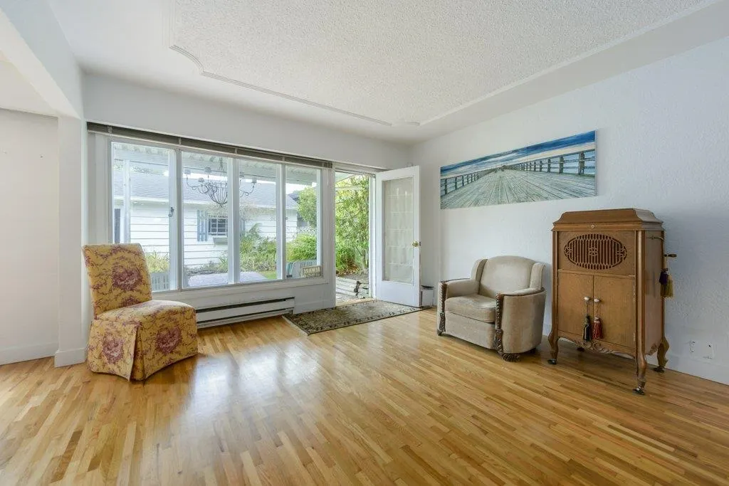125 E 48th Avenue