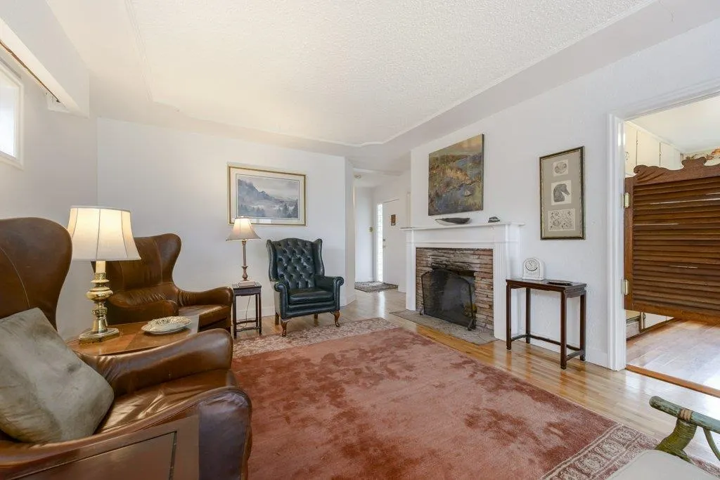 125 E 48th Avenue