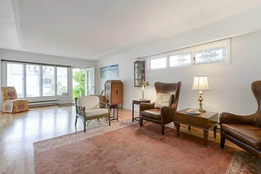 125 E 48th Avenue