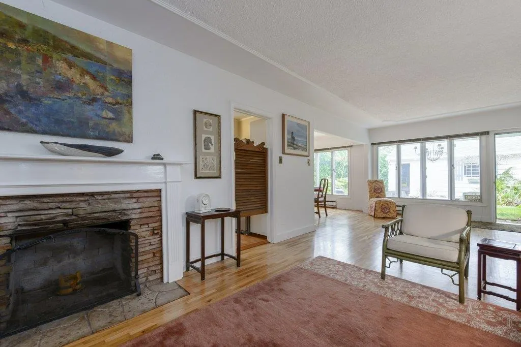 125 E 48th Avenue