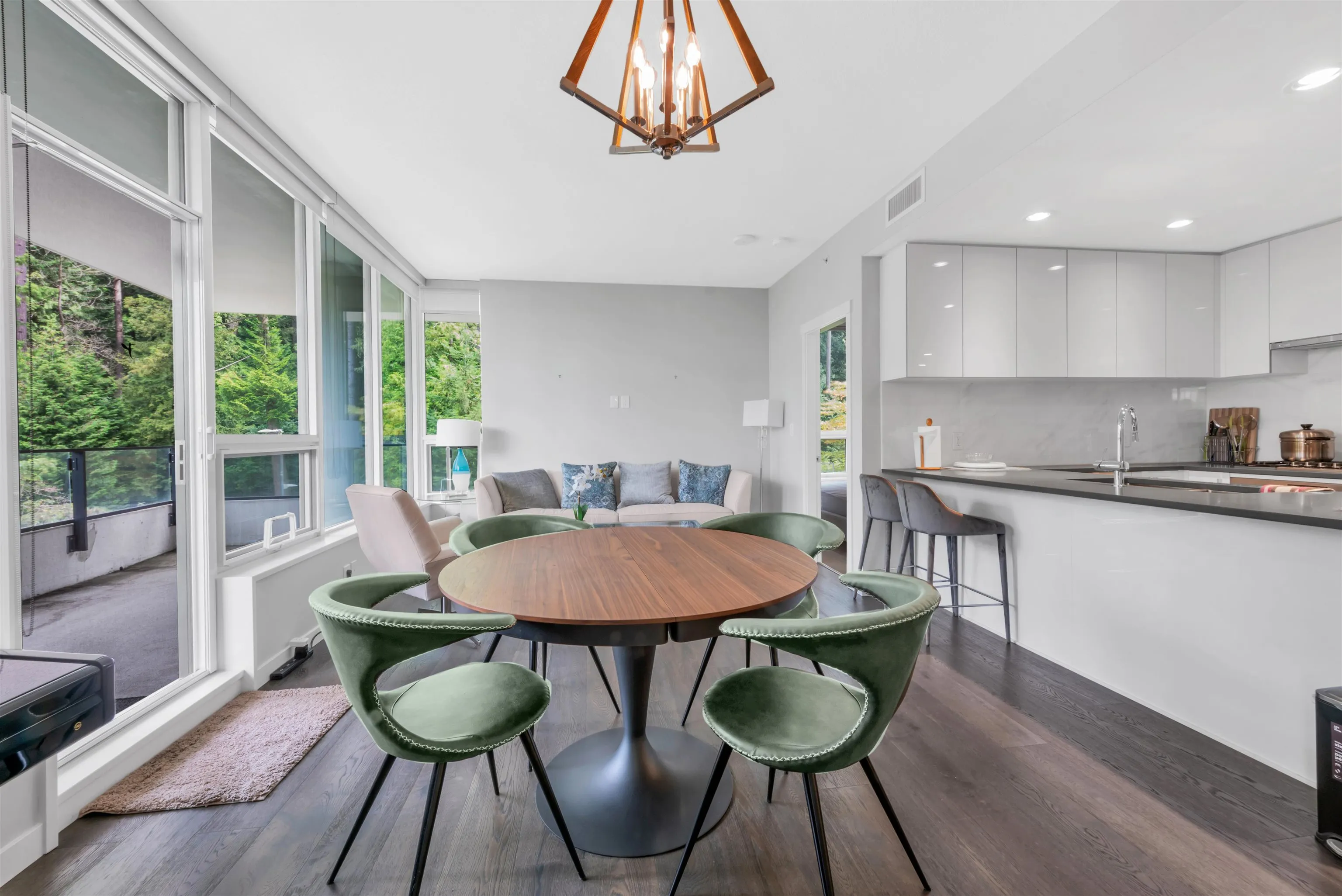 305 3487 Binning Road