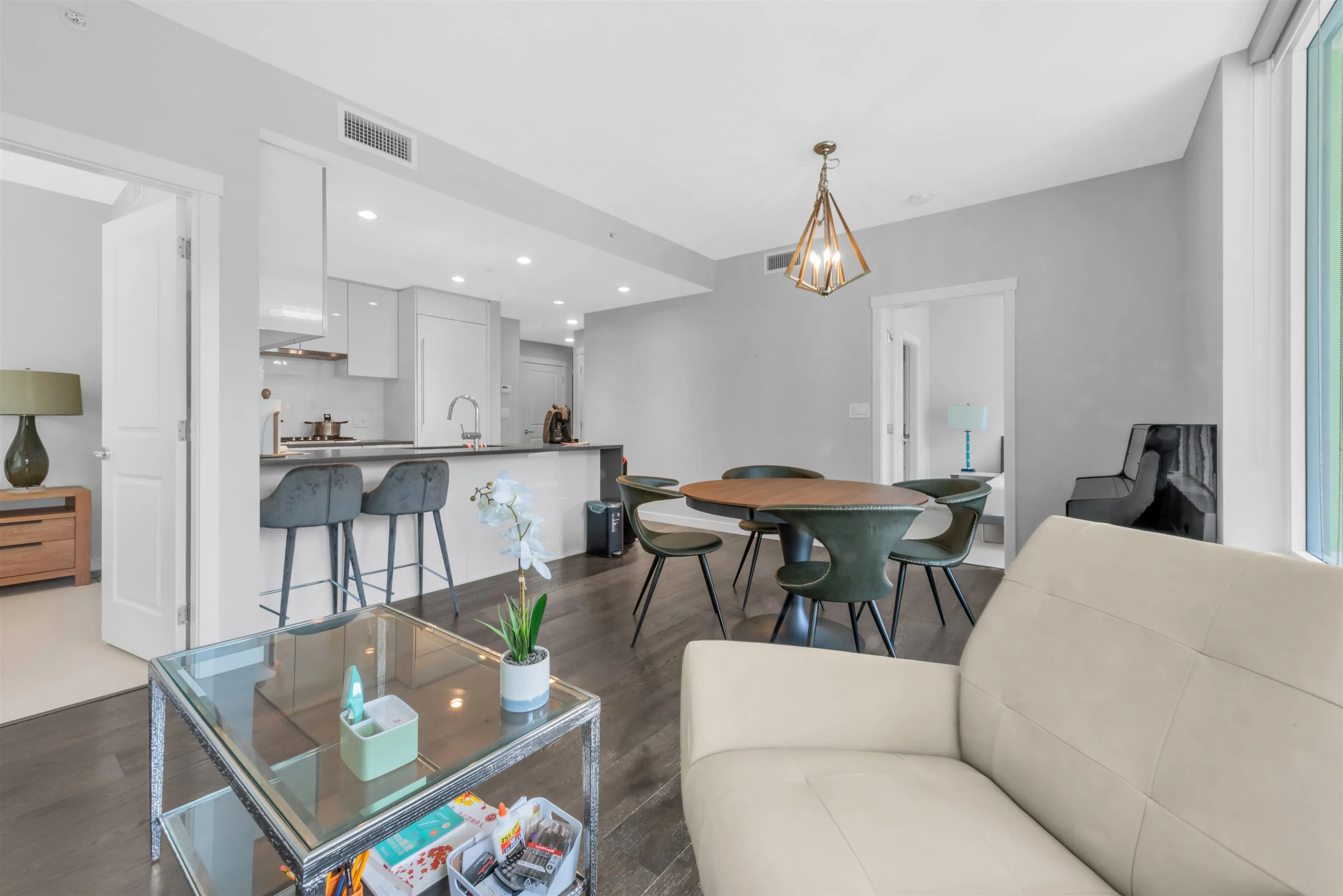 305 3487 Binning Road