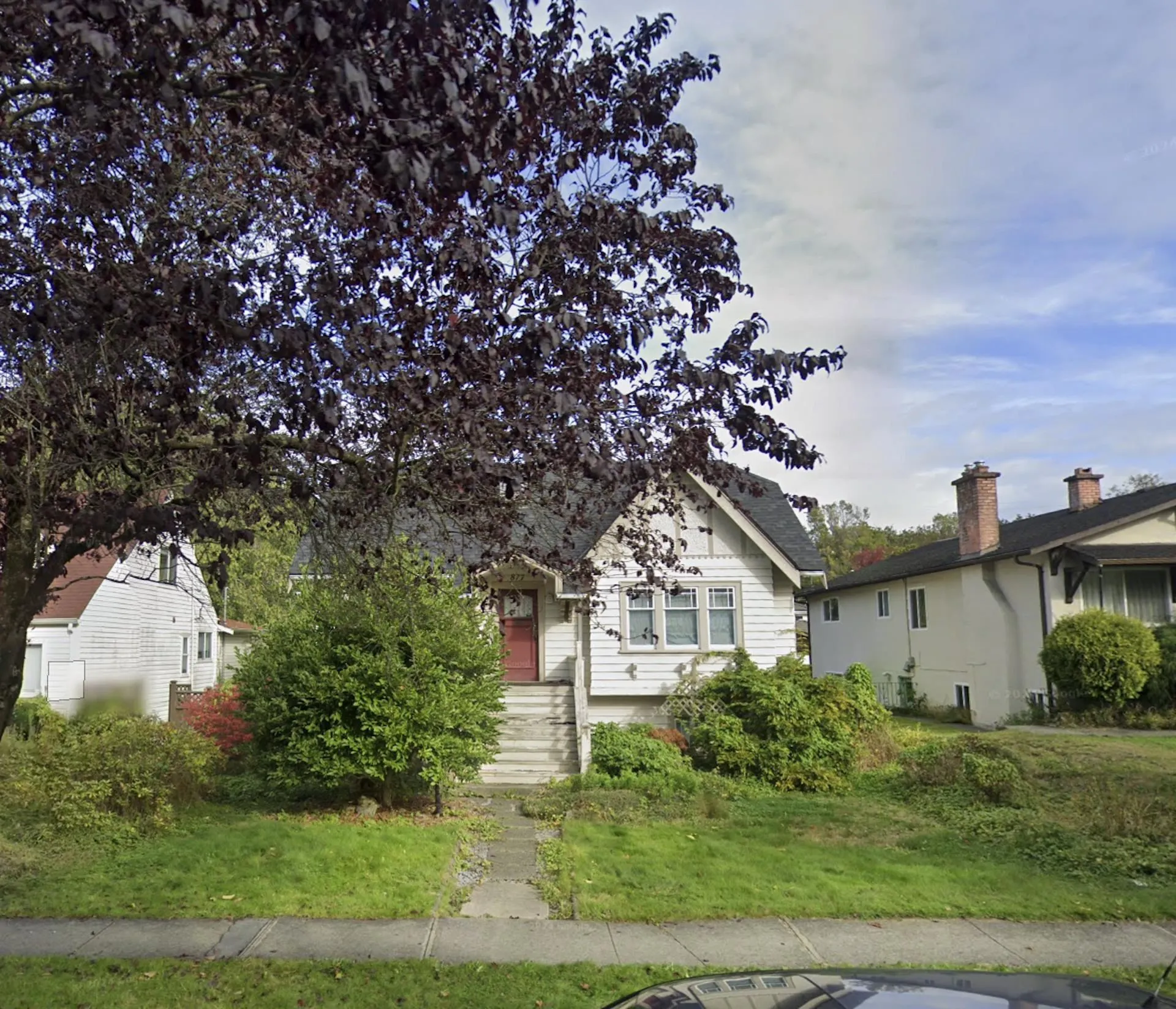 877 W 28th Avenue