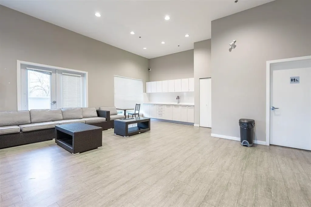 528 13768 108 Avenue