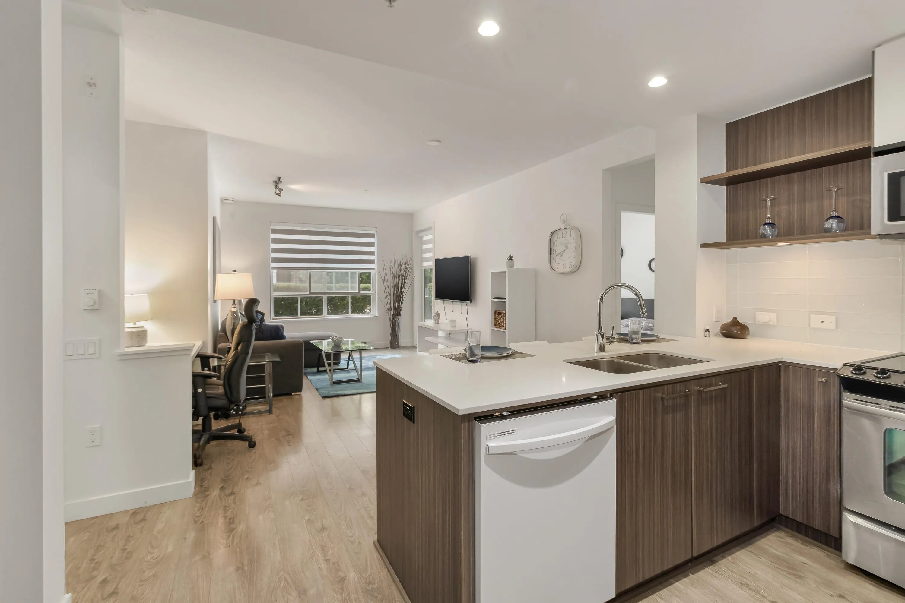 110 608 Como Lake Avenue
