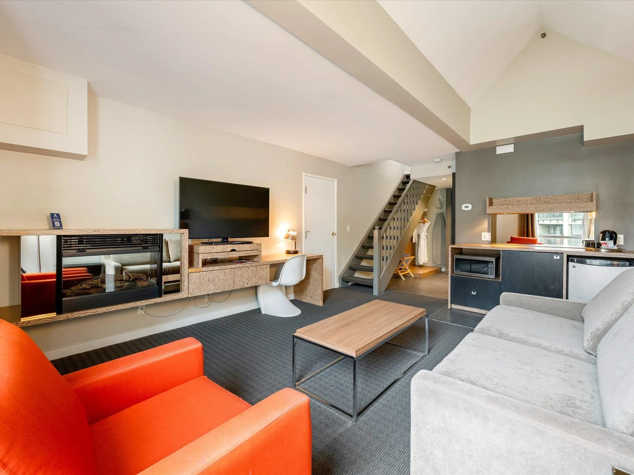 307 4122 Village Green Way